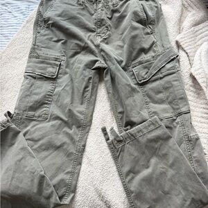 American Eagle Outfitters Men's Cargo Pants in olive green